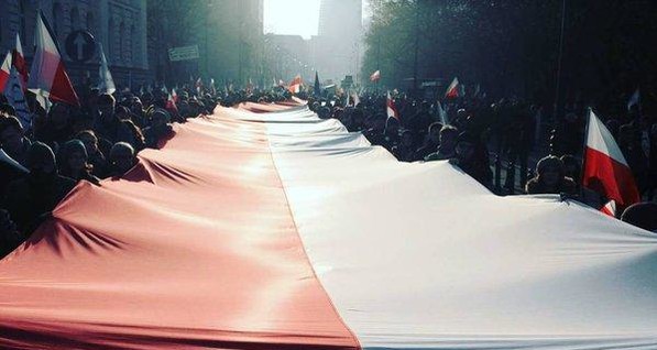 В Варшаве на митинг в поддержку Валенсы вышли 50 тысяч человек