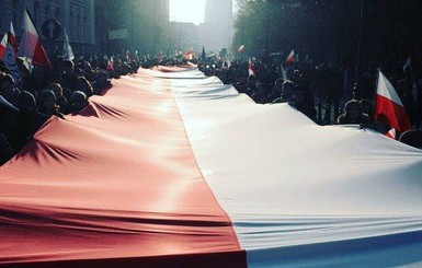В Варшаве на митинг в поддержку Валенсы вышли 50 тысяч человек