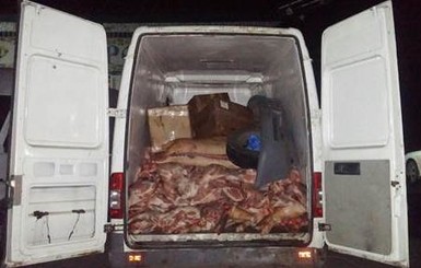 Пограничники не пропустили в Донбасс свинину и духи
