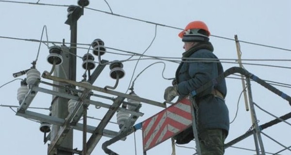 В  Крыму из-за аварий на линии электропередач без света осталось несколько городов
