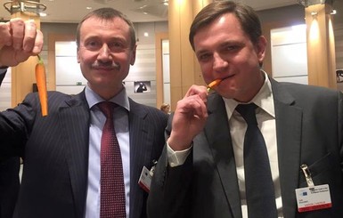 В Брюсселе украинских депутатов угощали морковкой