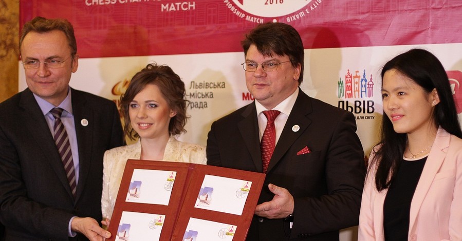 Чемпионат мира по шахматам стартовал: Музычук сыграет белыми фигурами