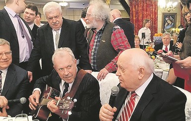 Экс-президент СССР отметил свое 85-летие: Горбачев пел украинскую песню, а Макаревич подыгрывал