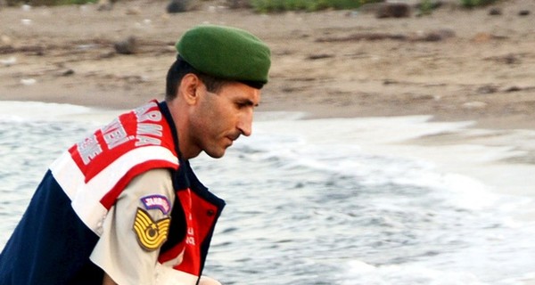 За смерть утонувшего мальчика сирийцы получили по четыре года