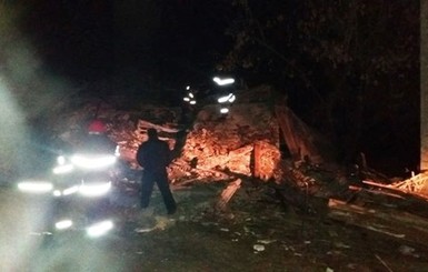 На Житомирщине обвалился дом, под завалами оказались двое мужчин