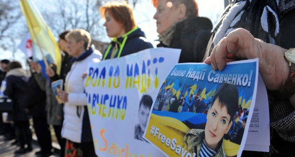 В Питере задержали участников акции в поддержку Надежды Савченко