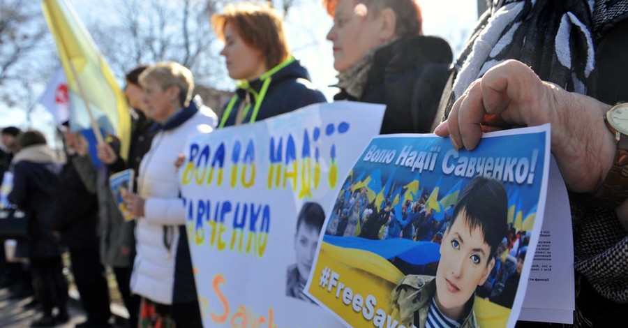В Питере задержали участников акции в поддержку Надежды Савченко