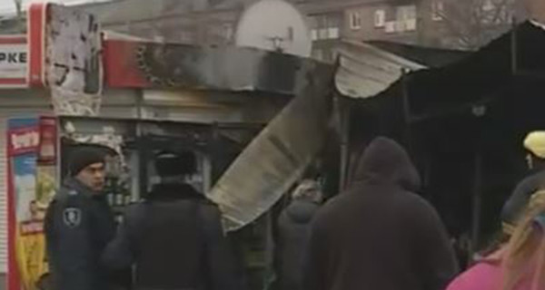 В Киеве горели МАФы у метро 