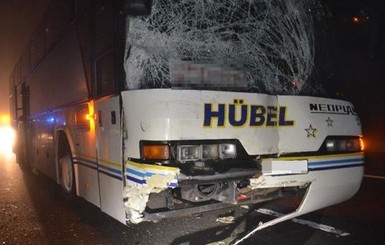 В Венгрии автобус с украинскими туристами протаранил легковушку