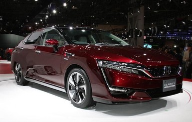 Honda начала продавать машины на водороде FCX Clarity 