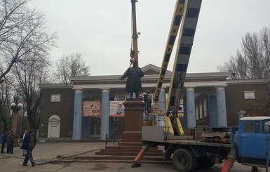 В Запорожье для сноса Кирова пригнали целый автопарк  