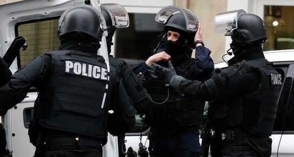 СМИ: в Париже эвакуировали лицей из-за наркомана-самоубийцы 