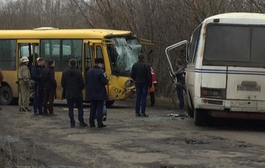 На Львовщине из-за ям на дороге столкнулись два автобуса?