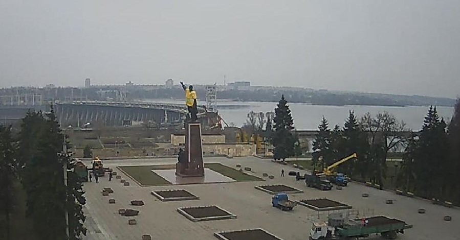 В Запорожье готовят к демонтажу памятник Ленину