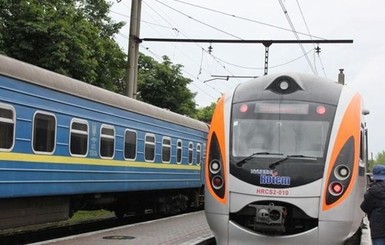 В Сумах харьковчан-дебоширов полтора часа снимали с поезда