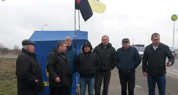 На Львовщине участники блокады подрались с водителями грузовиков