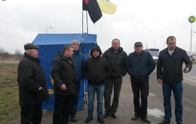 На Львовщине участники блокады подрались с водителями грузовиков