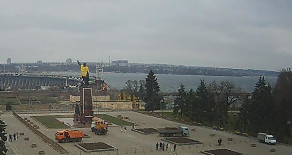 Самого большого Ленина в Украине будут демонтировать четыре дня
