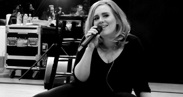 Адель официально стала женой?