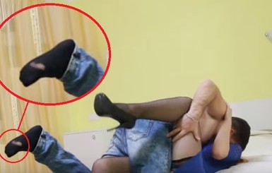 Молдавский певец снялся в клипе в дырявом носке
