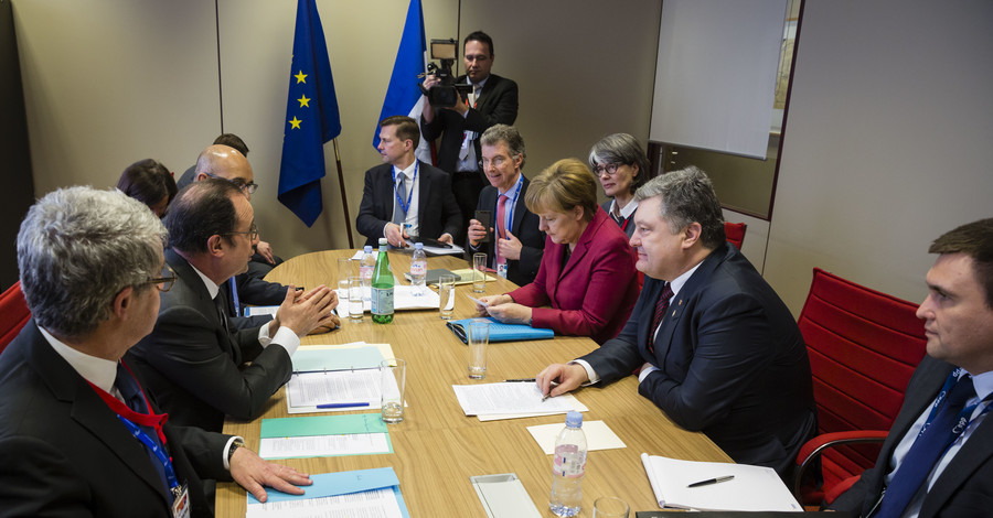 Меркель, Олланд и Порошенко обсудили судьбу российских санкций