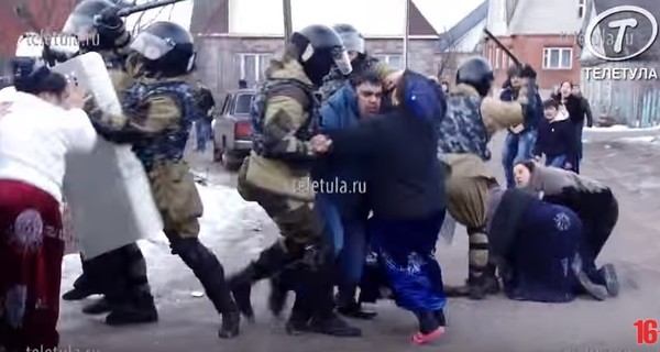 ОМОН против цыган: зачем в российском поселке разгоняли диаспору