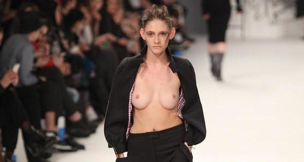 Украинская неделя моды началась со скандального дефиле с голой грудью