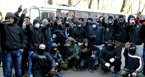 Во Львове участников ЛГБТ-фестиваля забросали камнями