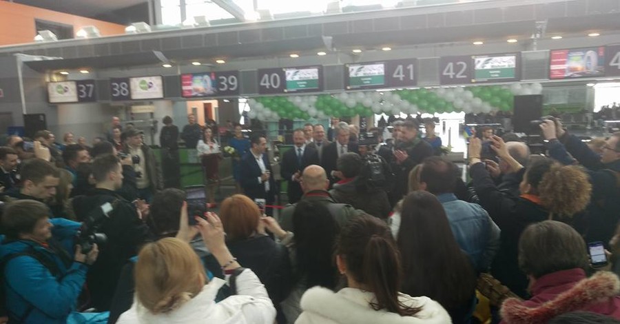 Соцсети: на презентации рейса иранской авиакомпании в Борисполе был Виктор Ющенко