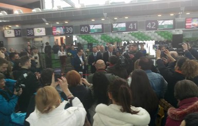 Соцсети: на презентации рейса иранской авиакомпании в Борисполе был Виктор Ющенко