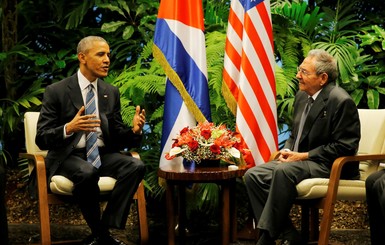 Барак Обама встретился с Раулем Кастро на Кубе