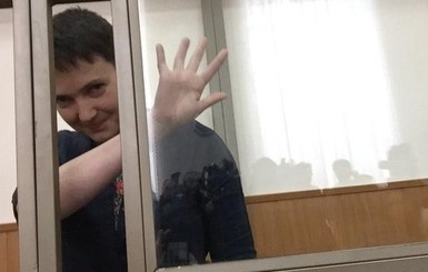 Надежду Савченко привезли в здание суда