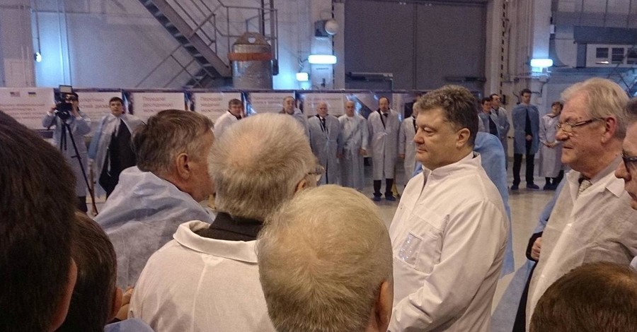 Петр Порошенко запустил в Харькове ядерную установку