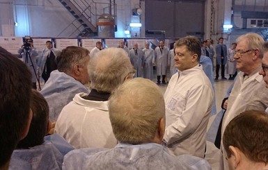 Петр Порошенко запустил в Харькове ядерную установку