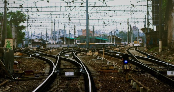 Возле Ужгорода под поездом погиб девятиклассник