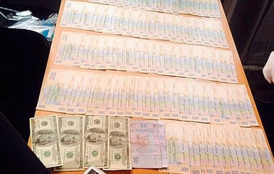 В Днепропетровске у чиновницы нашли взятку и письмо, приманивающее деньги
