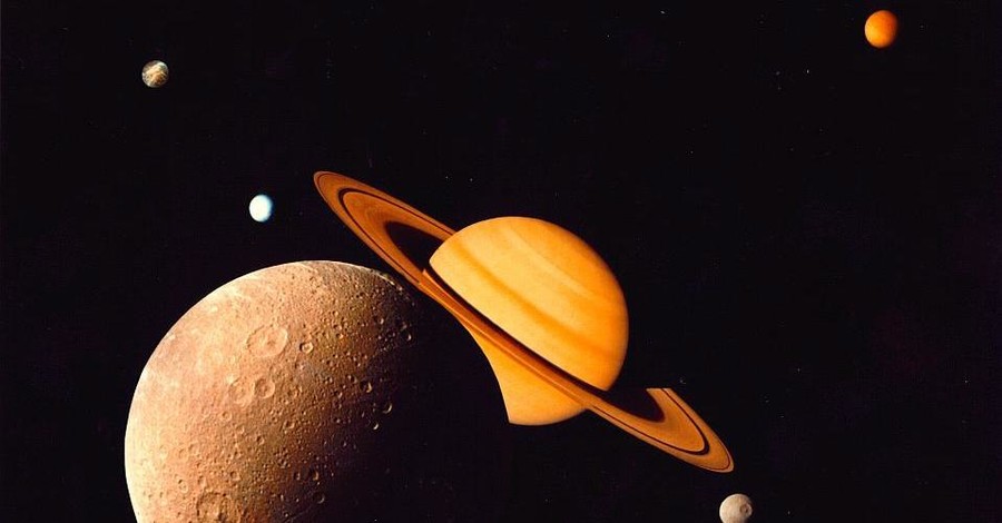 Луны Сатурна оказались очень юными