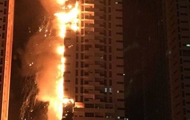 В ОАЭ горели небоскребы 