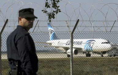 Террористы захватили в Египте самолет с 80 пассажирами