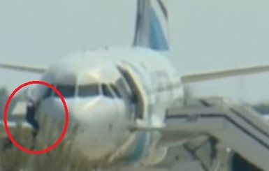 Угонщик самолета EgyptAir сдался властям и отпустил заложников