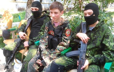 В Украине осудили восемь подростков, которые воевали за 