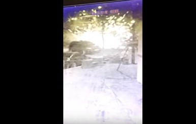 Опубликовано видео взрыва гранаты у машины Парасюка