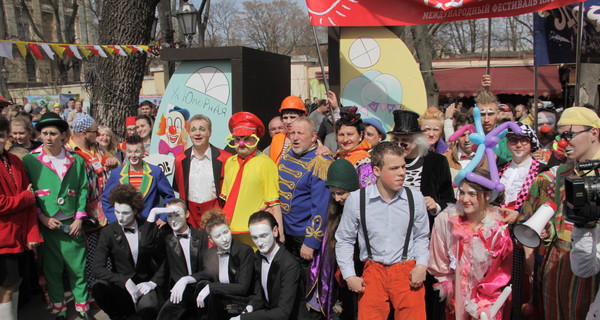 Юморину в Одессе захватили клоуны