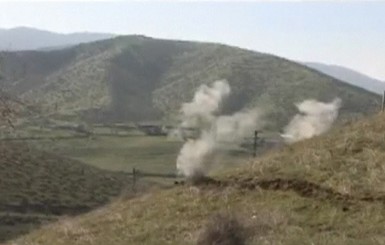 В зоне карабахского конфликта возобновились боевые действия, сбит вертолет Азербайджана