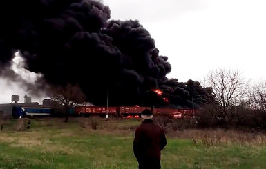 В Луганской области сгорел товарный поезд с топливом и углем 