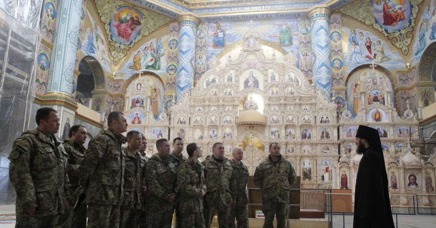 Офицеры Генштаба сходили на экскурсию в Почаевскую Лавру