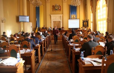 Во Львове депутатам предлагают начинать заседания с молитвы