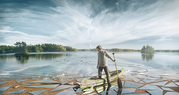 Художник-сюрреалист создал озеро из зеркала