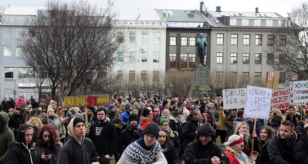 В Исландии новый премьер, в Германии - банкиры под следствием