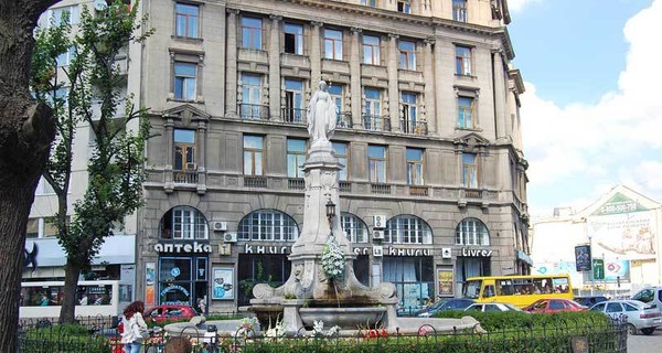 Львовскую клумбу у статуи Богоматери реконструируют по проекту 1903 года